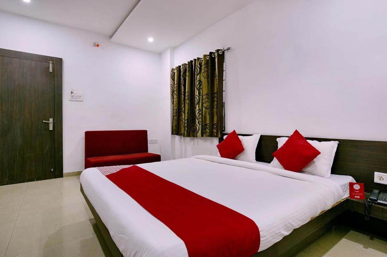 אויאיין Oyo 9969 Hotel Kshipra Dham מראה חיצוני תמונה