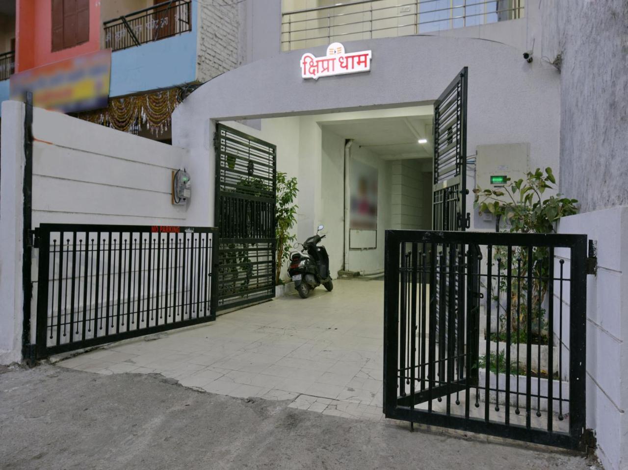 אויאיין Oyo 9969 Hotel Kshipra Dham מראה חיצוני תמונה