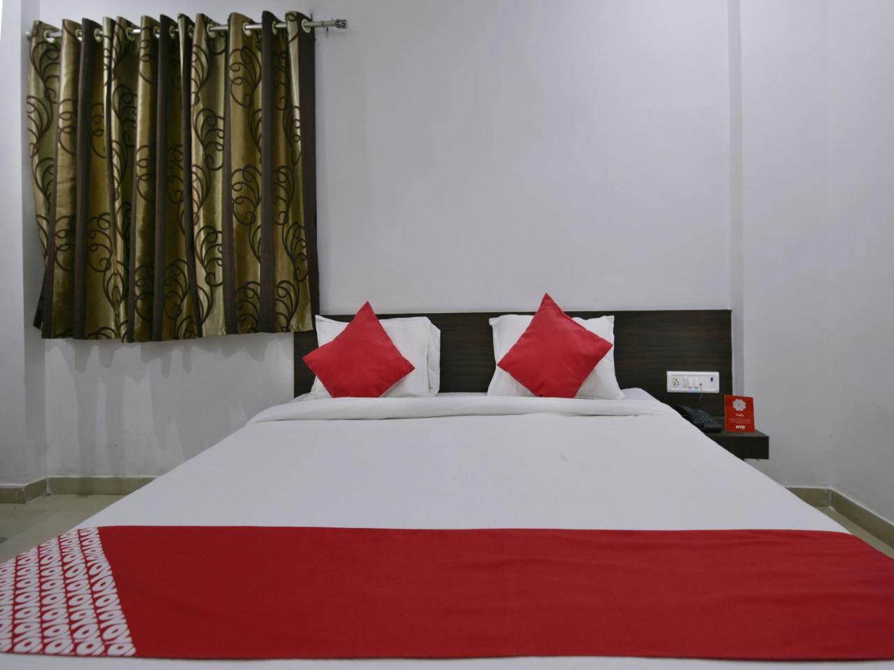אויאיין Oyo 9969 Hotel Kshipra Dham מראה חיצוני תמונה