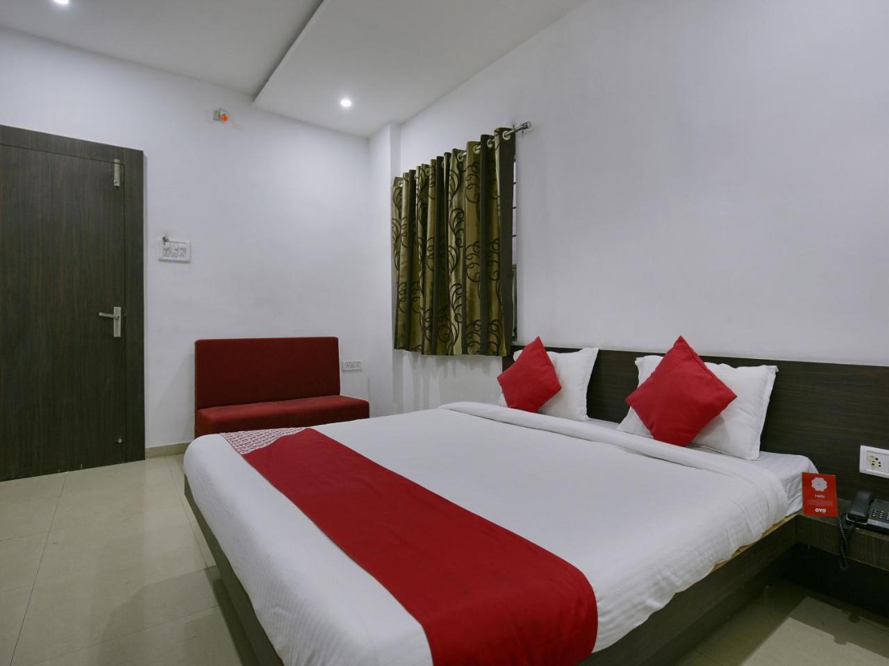 אויאיין Oyo 9969 Hotel Kshipra Dham מראה חיצוני תמונה