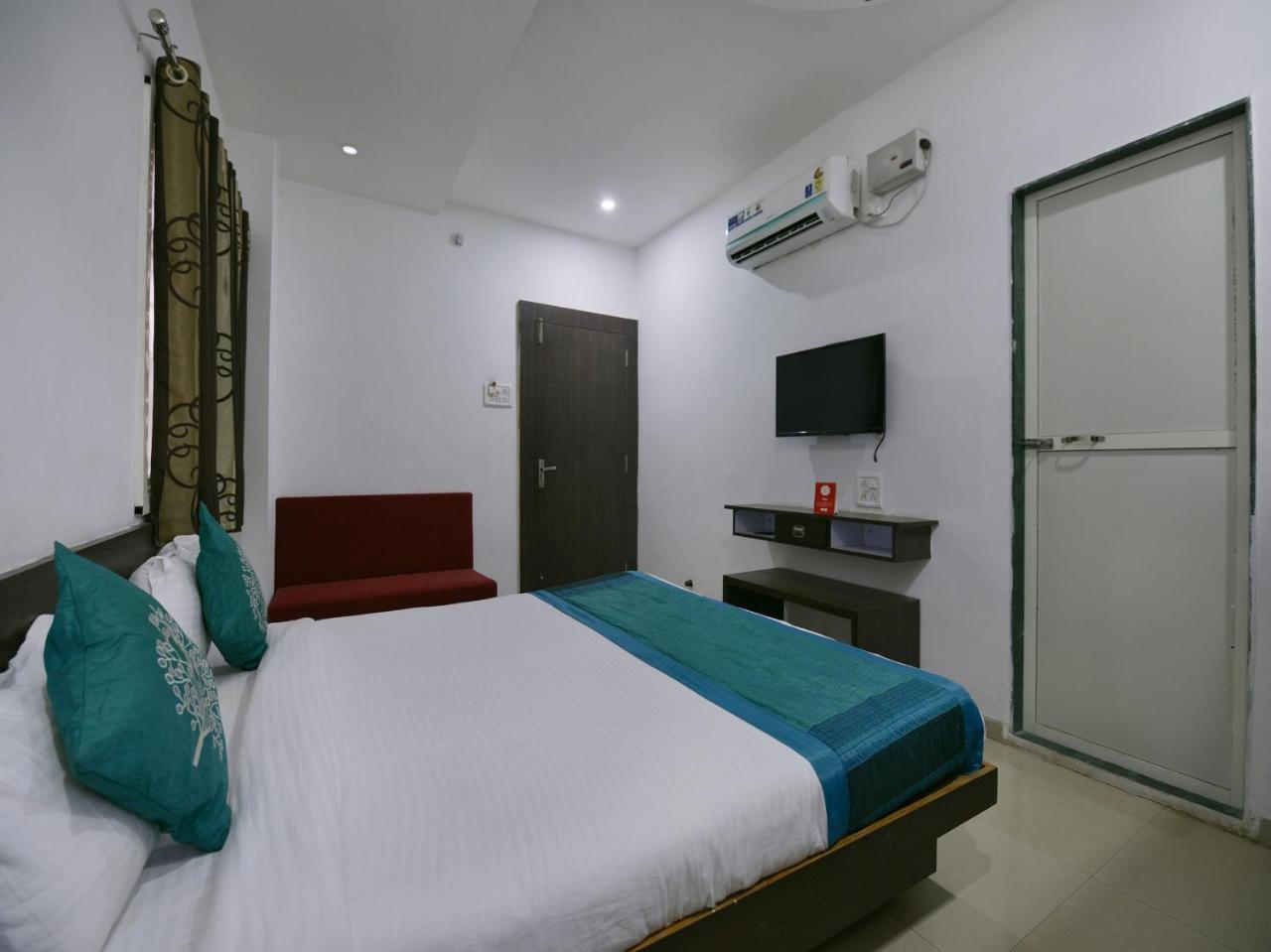 אויאיין Oyo 9969 Hotel Kshipra Dham מראה חיצוני תמונה