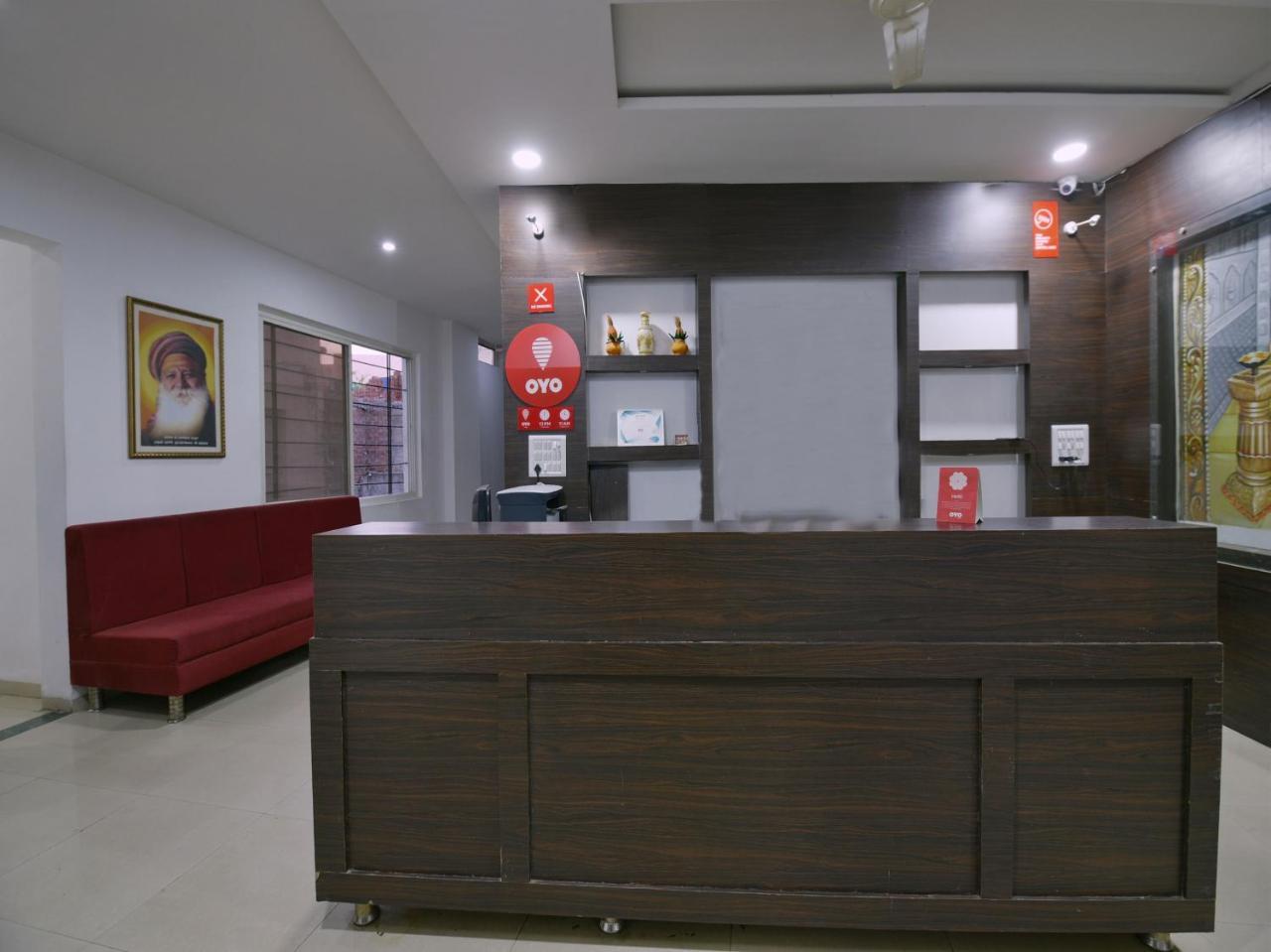 אויאיין Oyo 9969 Hotel Kshipra Dham מראה חיצוני תמונה