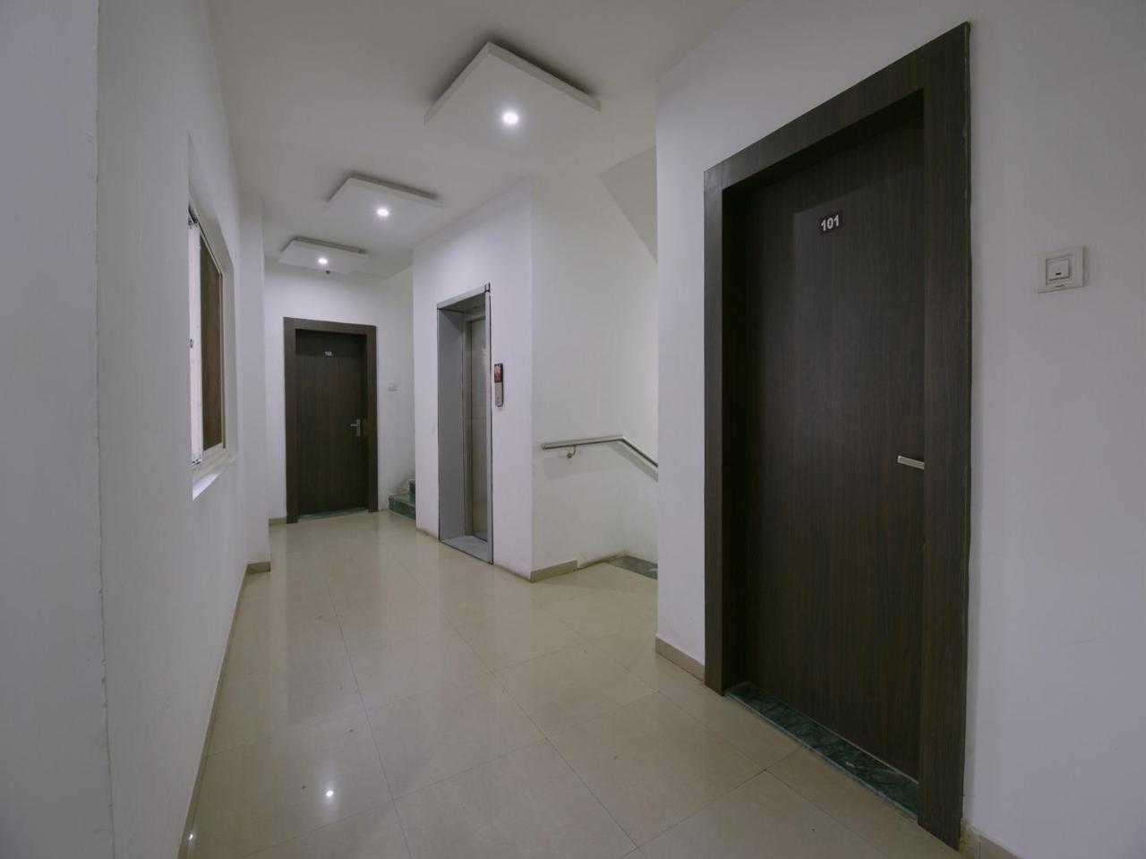 אויאיין Oyo 9969 Hotel Kshipra Dham מראה חיצוני תמונה