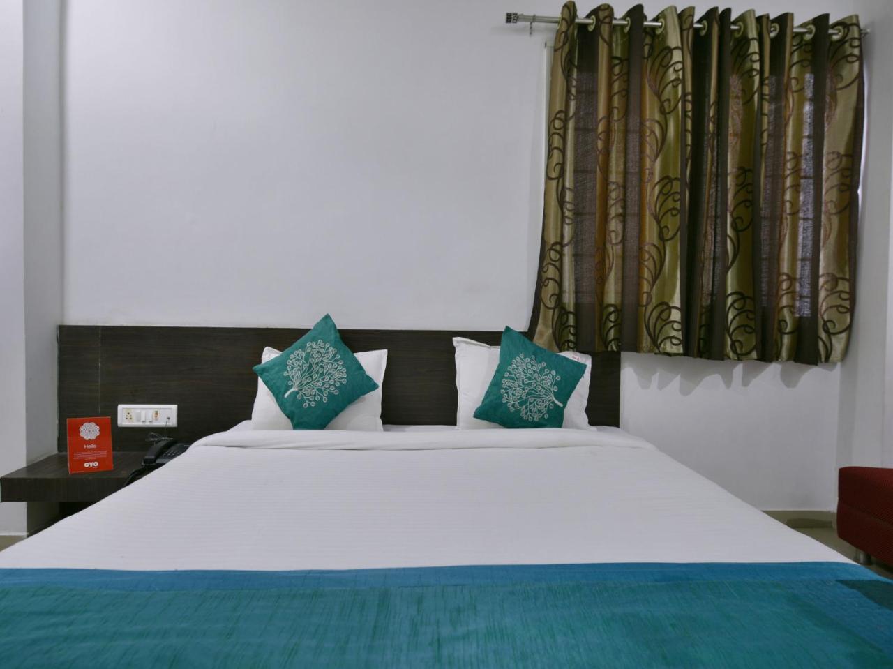 אויאיין Oyo 9969 Hotel Kshipra Dham מראה חיצוני תמונה