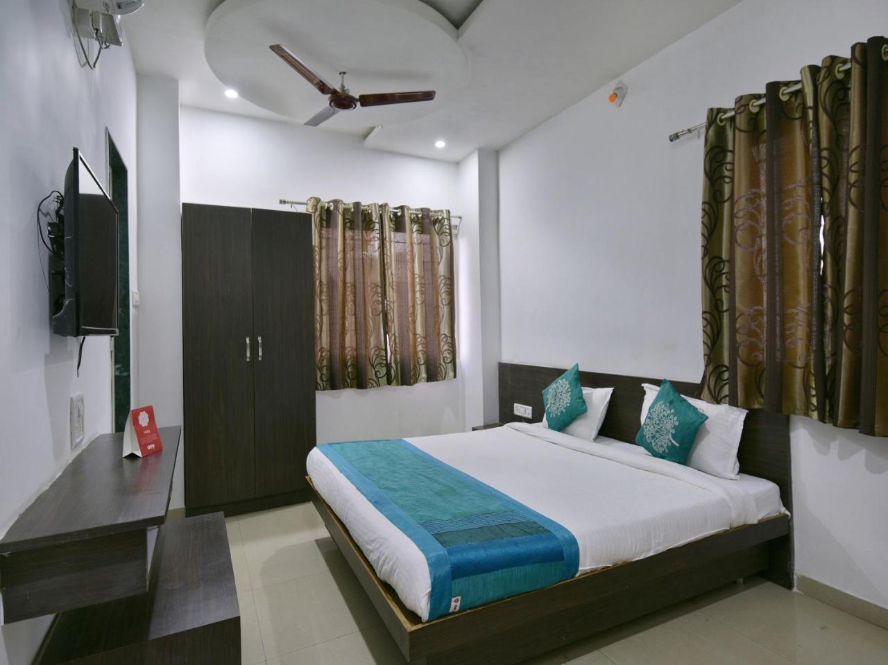 אויאיין Oyo 9969 Hotel Kshipra Dham מראה חיצוני תמונה