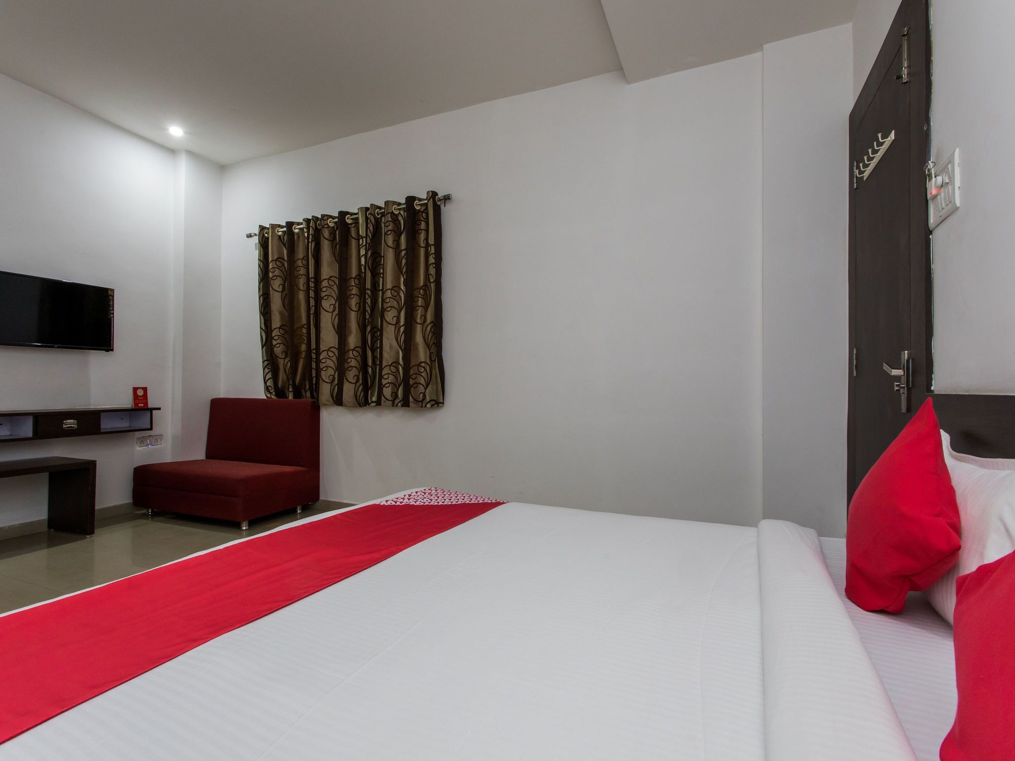 אויאיין Oyo 9969 Hotel Kshipra Dham מראה חיצוני תמונה