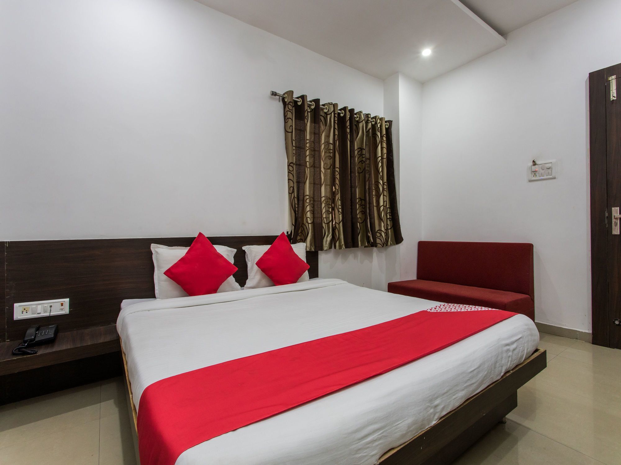 אויאיין Oyo 9969 Hotel Kshipra Dham מראה חיצוני תמונה