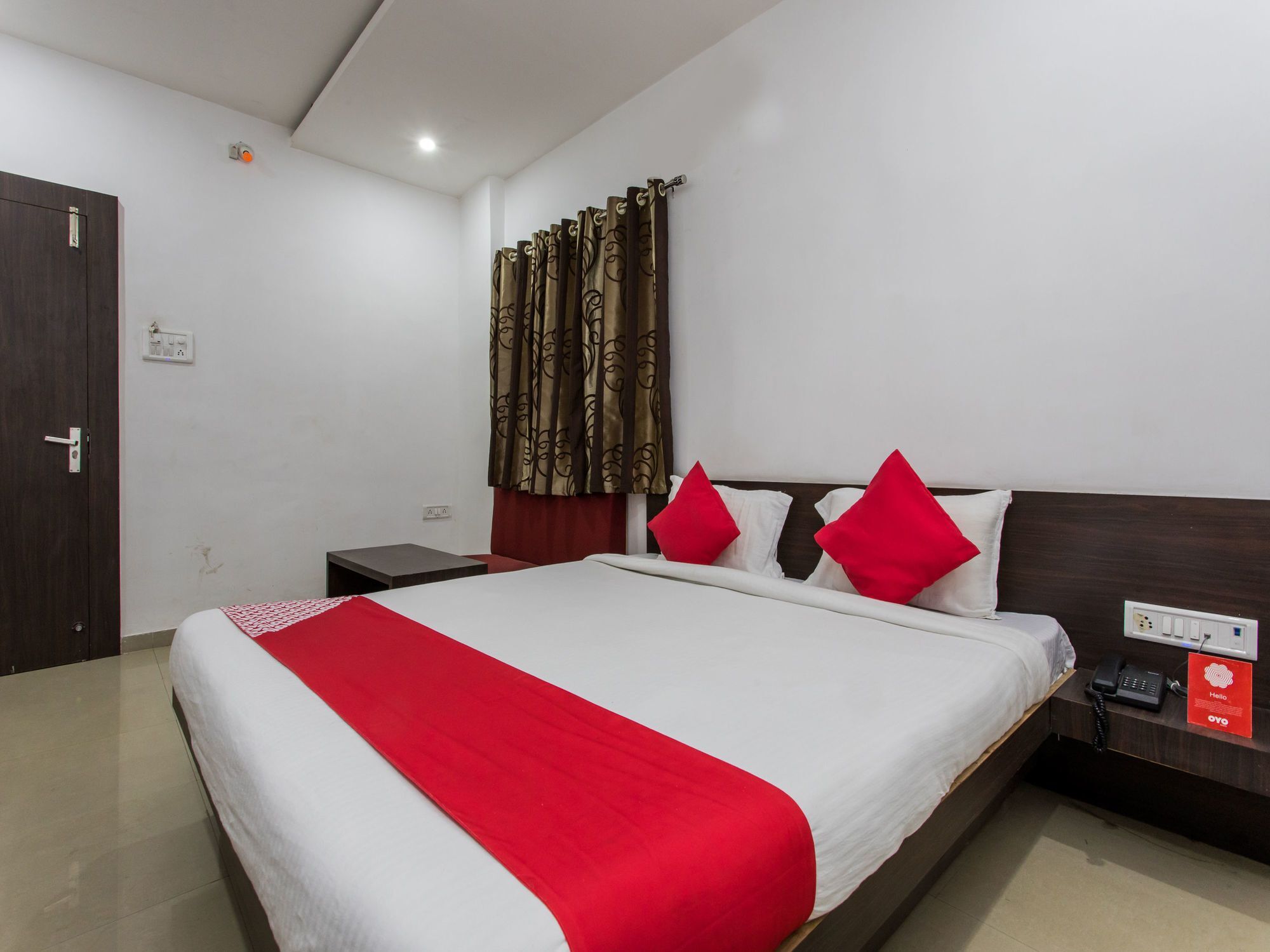 אויאיין Oyo 9969 Hotel Kshipra Dham מראה חיצוני תמונה