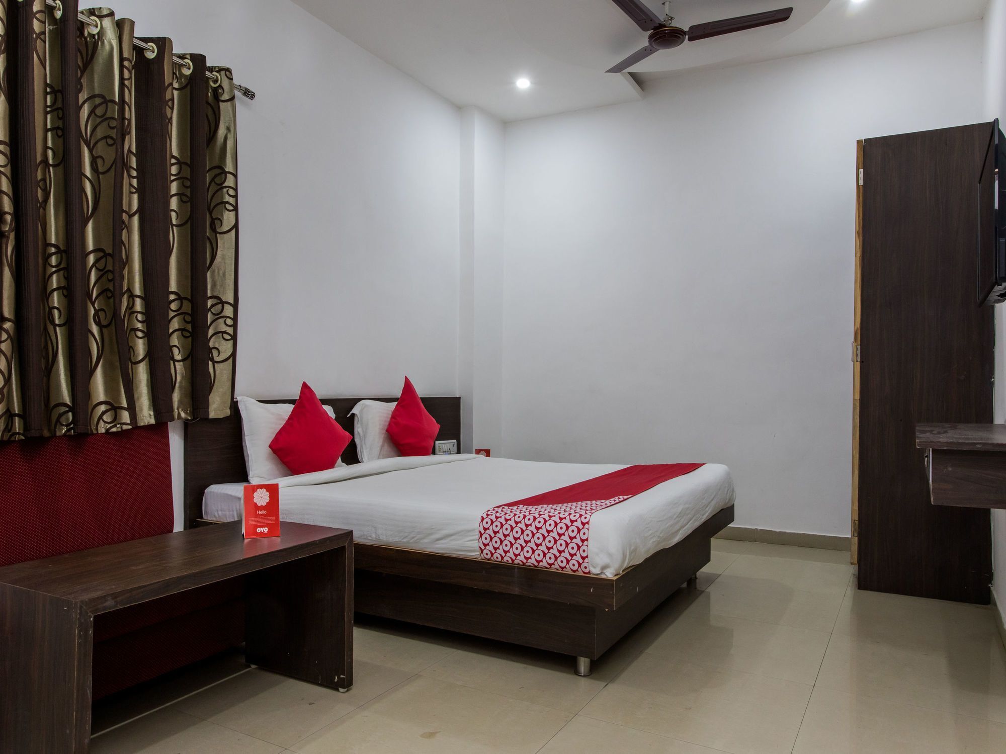 אויאיין Oyo 9969 Hotel Kshipra Dham מראה חיצוני תמונה