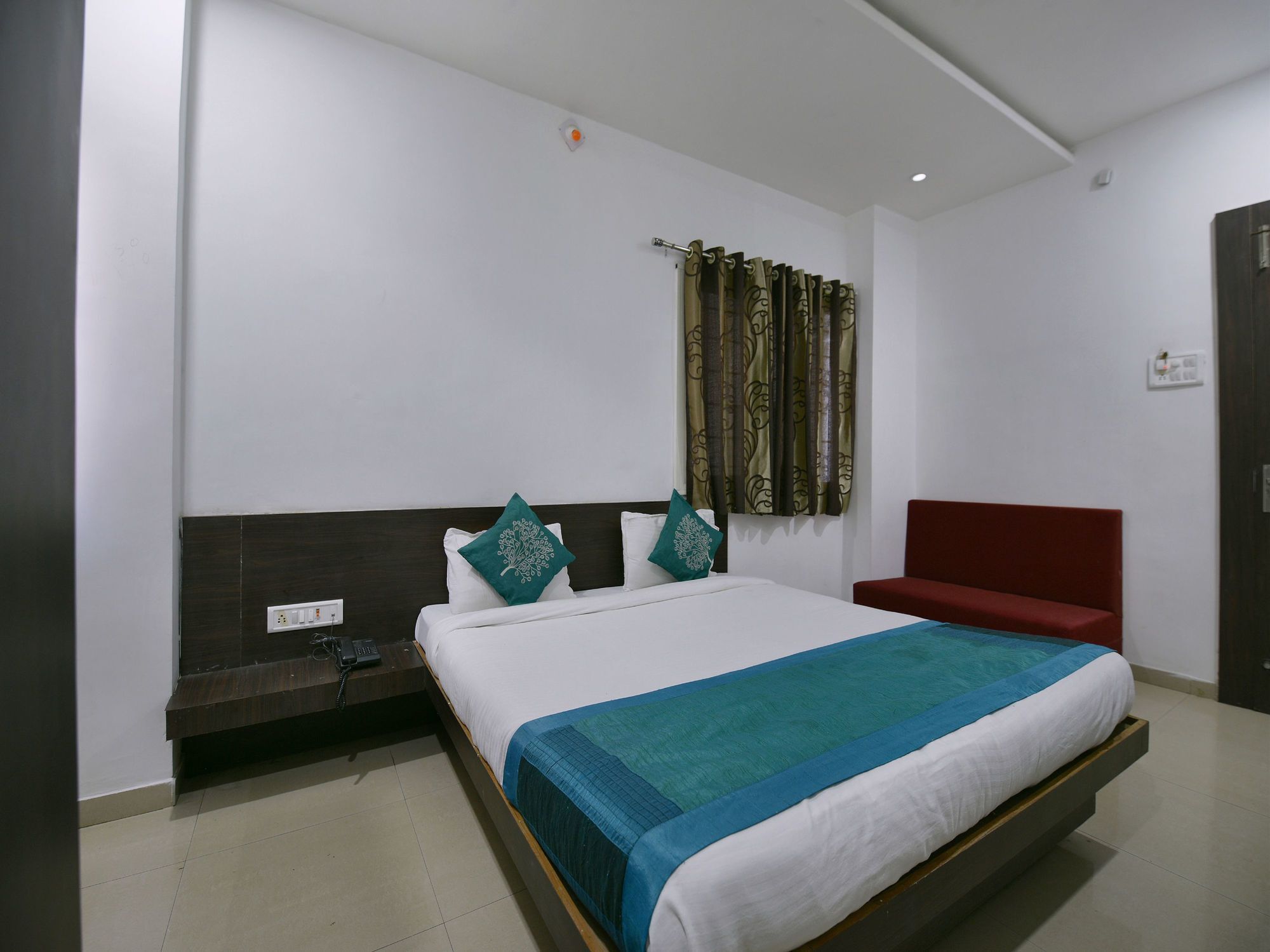 אויאיין Oyo 9969 Hotel Kshipra Dham מראה חיצוני תמונה